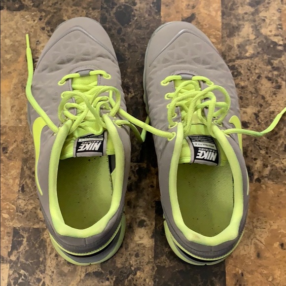 Nike Grey & Lime Green Running Shoes - Picture 6 of 8